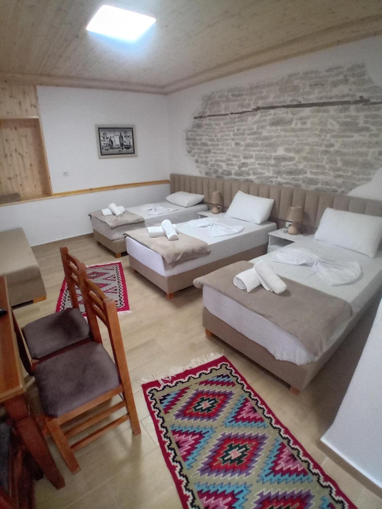Arpet Guesthouse Гірокастра Екстер'єр фото