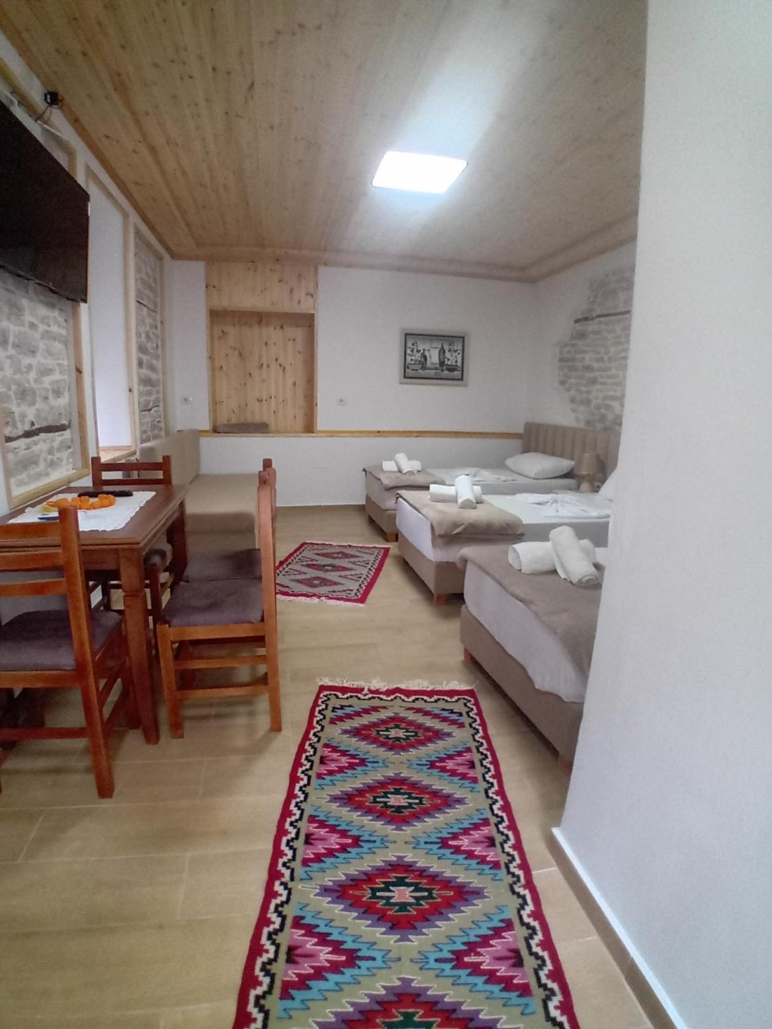 Arpet Guesthouse Гірокастра Екстер'єр фото