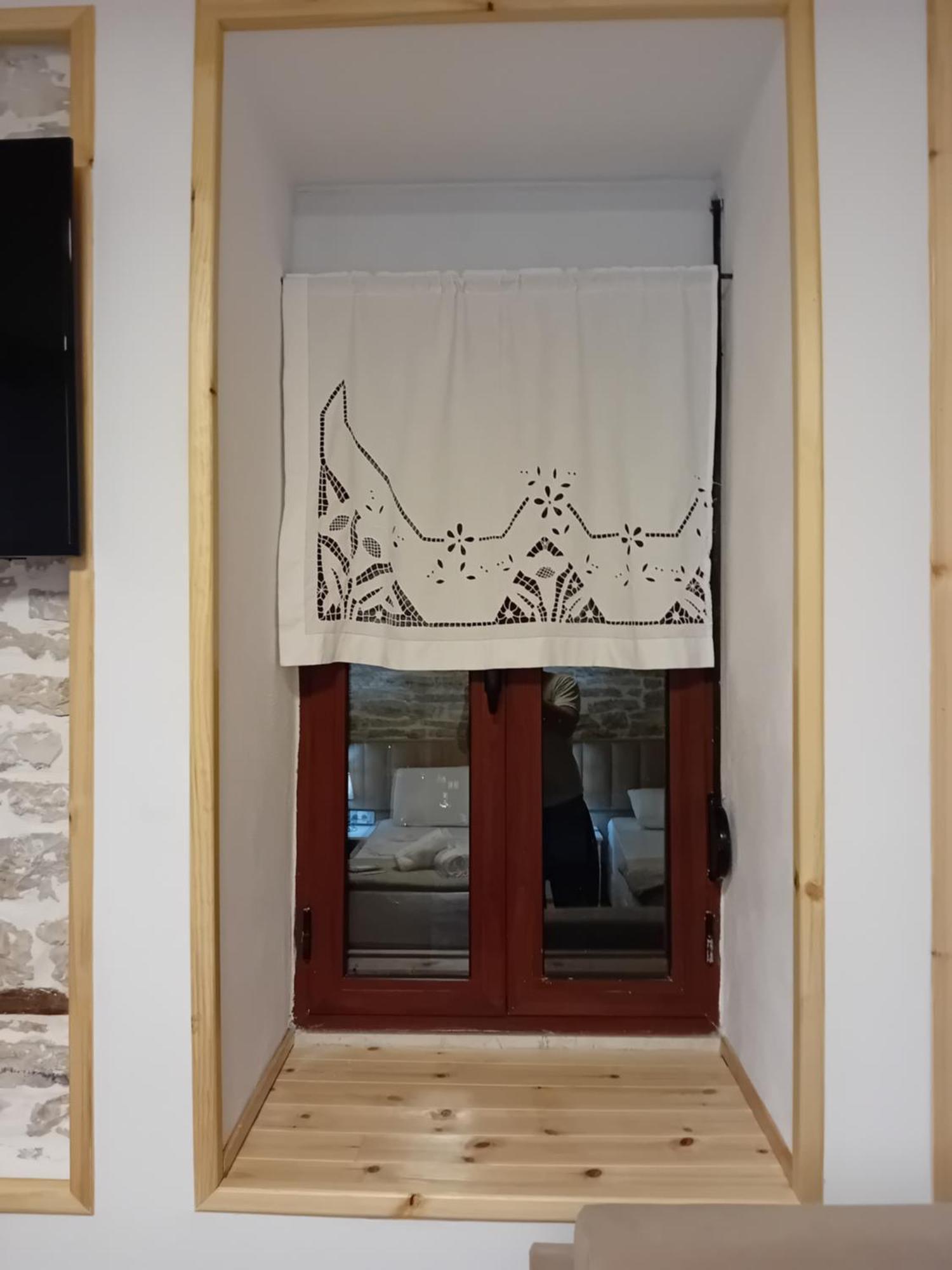Arpet Guesthouse Гірокастра Екстер'єр фото