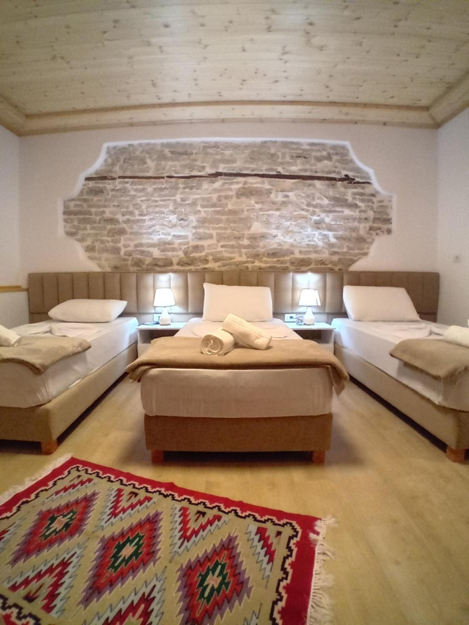 Arpet Guesthouse Гірокастра Екстер'єр фото