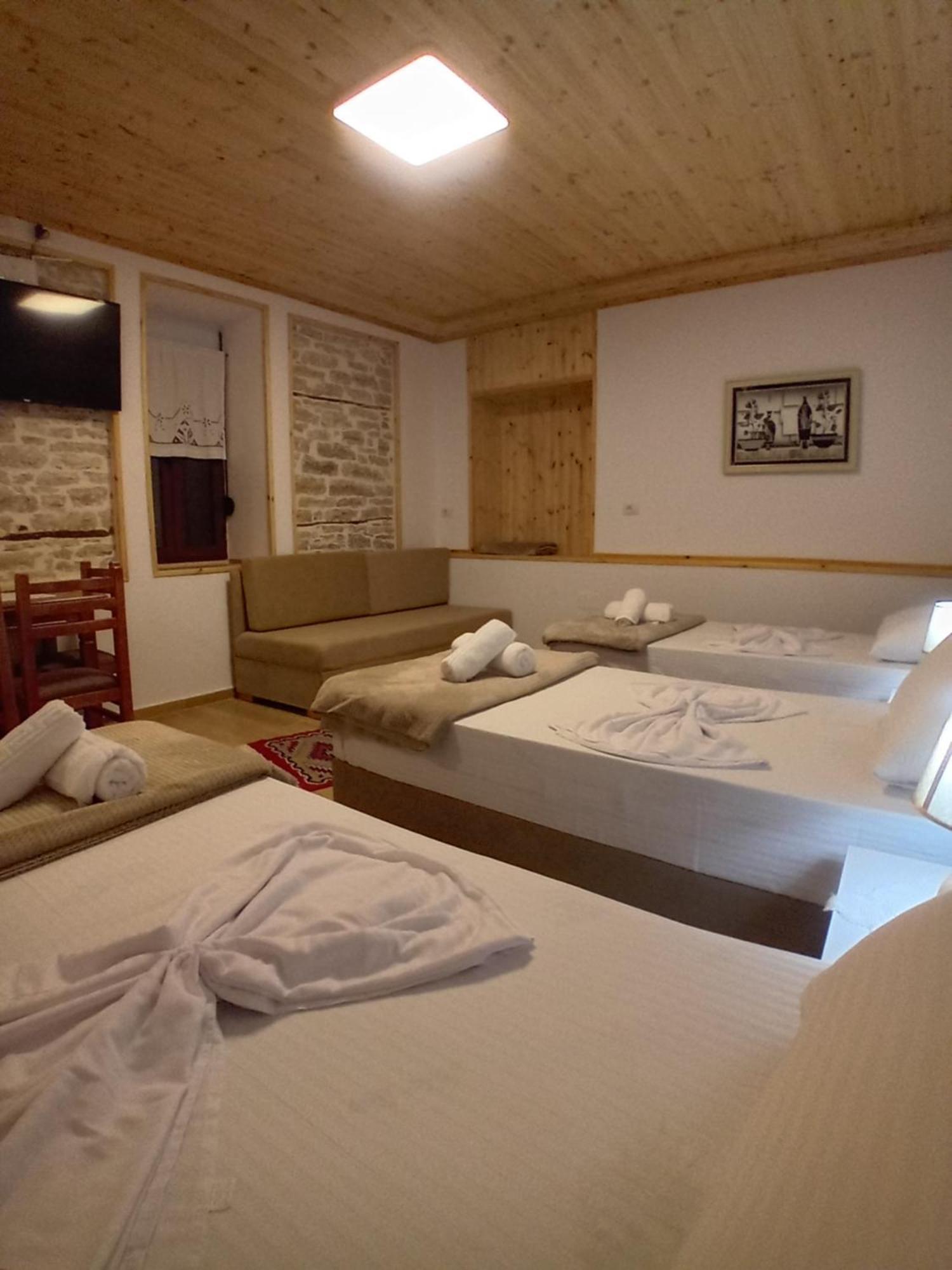 Arpet Guesthouse Гірокастра Екстер'єр фото