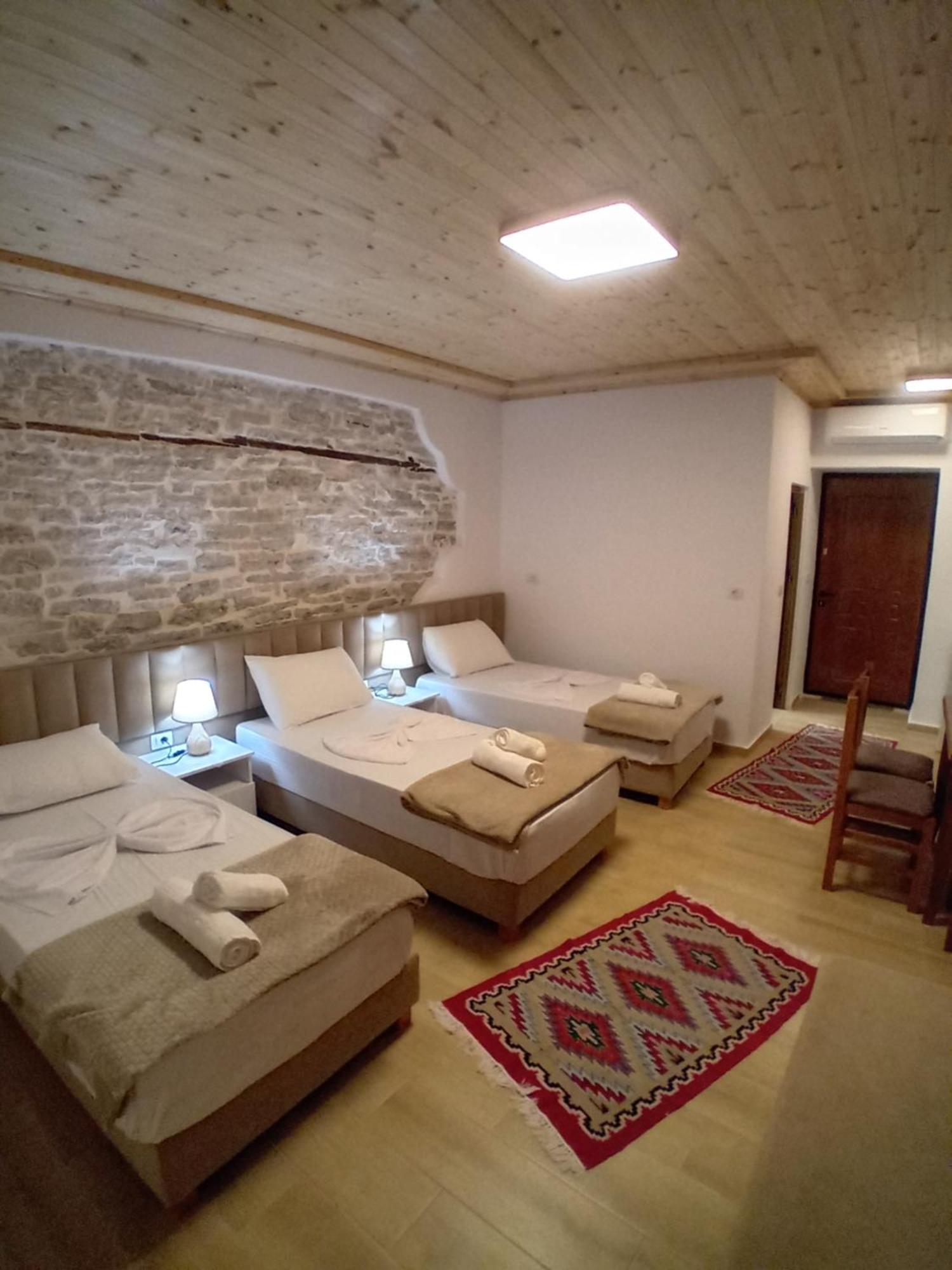 Arpet Guesthouse Гірокастра Екстер'єр фото