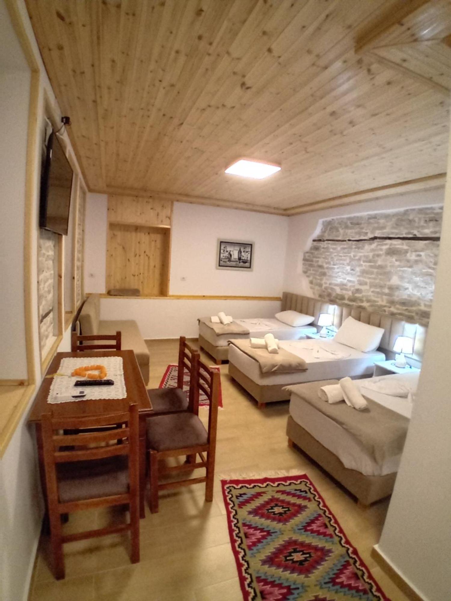 Arpet Guesthouse Гірокастра Екстер'єр фото